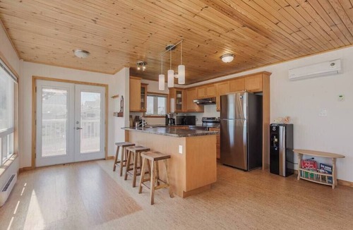 Greater Napanee Ski Chalet | Hay Bay waterfront retreat - Sunshine's cottage