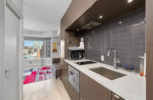 Bloor-Yorkville Apartment | Heart of Yorkville – Walk to UofT, ROM & Bloor St