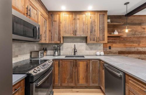 Whistler Village House | Hearthstone Lodge 2 | Stylish Cental Village Condo Close to Lifts with Sauna & Parking
