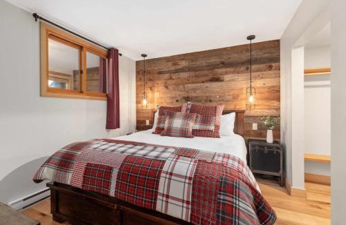 Whistler Village House | Hearthstone Lodge 2 | Stylish Cental Village Condo Close to Lifts with Sauna & Parking