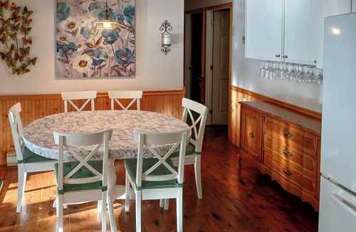 Head Lake Cottage | Hearts Home - Three Bedroom Cottage, Sleeps 4