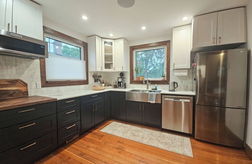 Downtown Eastside House | Heatley Hive Near Downtown & Stadium District MAJOR INTERNATIONAL SPORTING EVENT