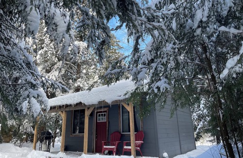 Addington Highlands Cabin | Henrys cabin on the river
