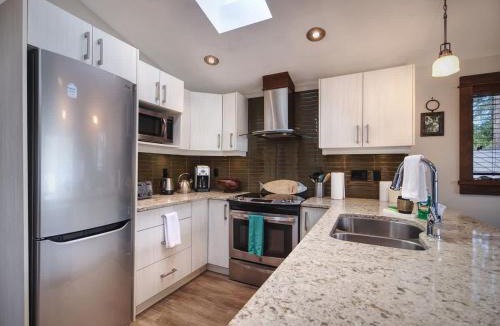 Port Renfrew House | Hera's Cove - Oceanfront Oasis - Pet Friendly