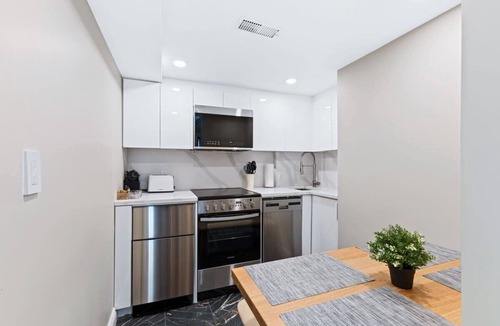 Downtown Montreal Apartment | Heritage Mansion 1BR unit in heart of MTL