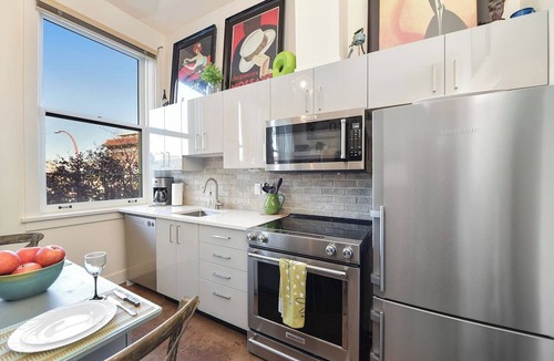 Downtown Victoria Condo | Heritage STR Condo | Walk Everywhere