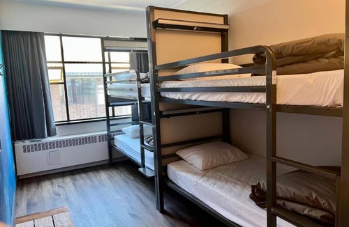 Davie Village Hostel | HI Vancouver Downtown - Hostel