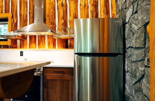 Rodney Cabin | Hidden Creekside Cabin