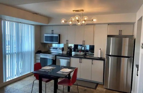 Central Waterfront Apartment | Hidden lakeview oasis downtown
