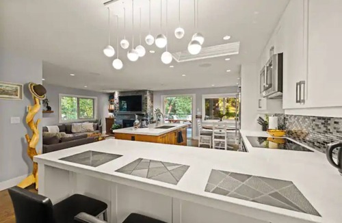 Highlands House | Highlands Oasis BC