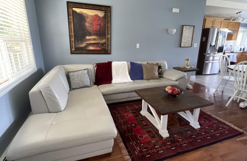 Langley House | Hilltop Vista mountain views 2 bedrooms