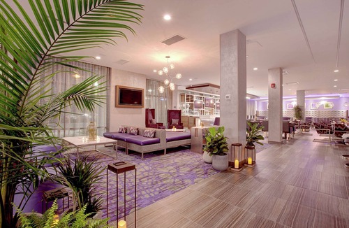 Steeles Industrial Hotel | Hilton Garden Inn Toronto Brampton West