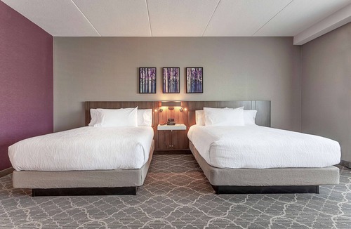 Steeles Industrial Hotel | Hilton Garden Inn Toronto Brampton West