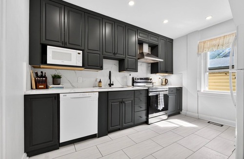 Sunnyside House | Historic Home in Kingston, Summer Getaway-Sleeps 10