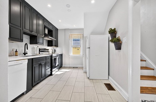 Sunnyside House | Historic Home in Kingston, Summer Getaway-Sleeps 10