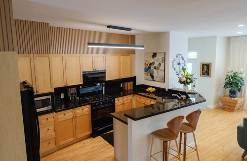 Inglewood House | Historic Inglewood- Modern 3BR, Garage & Patio-Walking distance to Stampede