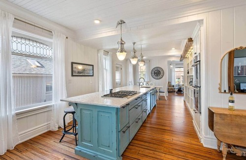 Kingsville House | Historic Luxury Retreat in Downtown Kingsville