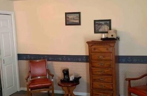 Historic Old Town Hotel | Historical Waterfront King George Inn 2