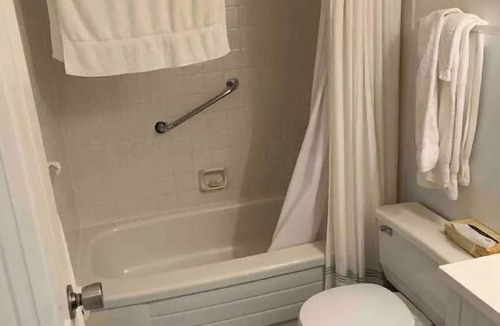 Historic Old Town Hotel | Historical Waterfront King George Inn 2