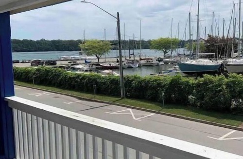 Historic Old Town Hotel | Historical Waterfront King George Inn 2