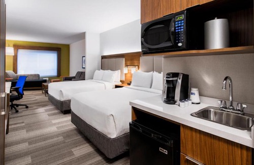 Airdrie Hotel | Holiday Inn Express Airdrie by IHG