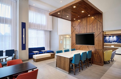 Rosemount Hotel | Holiday Inn Express and Suites Kitchener Southeast by IHG