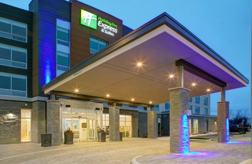 Collingwood Hotel | Holiday Inn Express & Suites - Collingwood