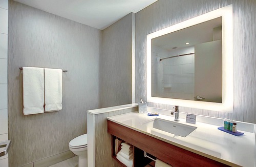 Calgary Hotel | Holiday Inn Express & Suites Calgary Airport Trail NE by IHG