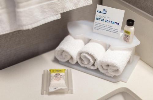 Richmond Hotel | Holiday Inn Express & Suites Riverport Richmond by IHG