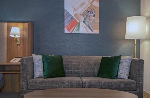 Kamloops Hotel | Holiday Inn Hotel and Suites-Kamloops by IHG