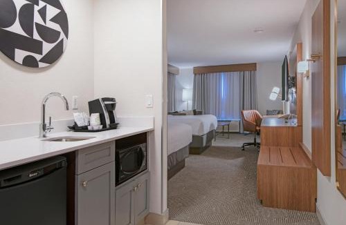 Kamloops Hotel | Holiday Inn Hotel and Suites-Kamloops by IHG