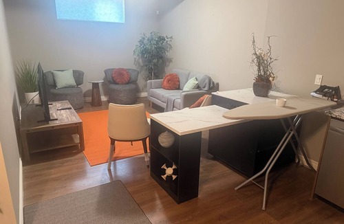 Evanston House | Home away from Home. Private Parking+2 Bathrooms