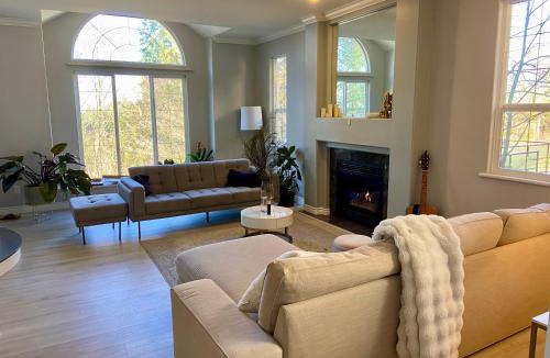 Upper Lonsdale House | Home on the mountain North Vancouver