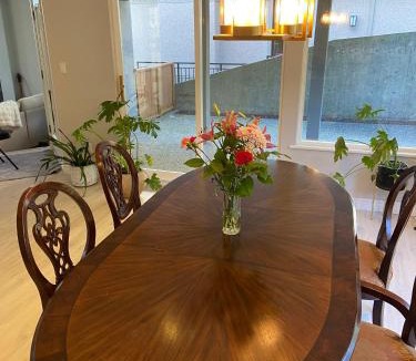 Upper Lonsdale House | Home on the mountain North Vancouver