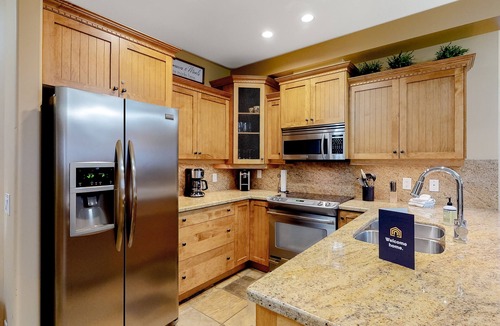 Big White Ski Resort Condo | Homey ski-in/out condo with private hot tub & entertainment