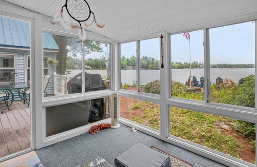 Middleton House | Hope's Haven -Waterfront on Sunrise Lake- w/ HOT TUB