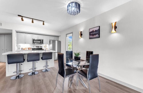 Oro-Medonte Condo | Horseshoe Valley Resort ,KING Bd 55”Tv Spa Skiing