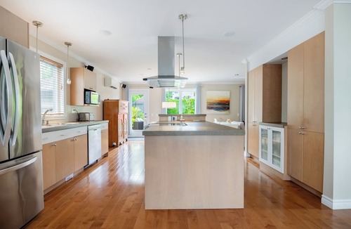 L'Ancienne-Lorette Cottage | HOT TUB/5 bdr cottage/trampoline/bbq/electric car charger/15 min to Old Quebec
