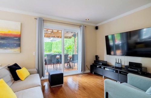 L'Ancienne-Lorette Cottage | HOT TUB/5 bdr cottage/trampoline/bbq/electric car charger/15 min to Old Quebec