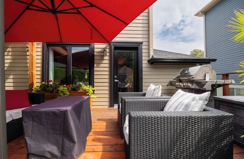 L'Ancienne-Lorette Cottage | HOT TUB/5 bdr cottage/trampoline/bbq/electric car charger/15 min to Old Quebec