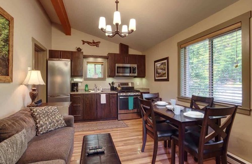 Port Renfrew Cottage | Hot Tub - Pet Friendly - Cozy Escape with Fire Pit