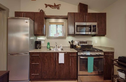 Port Renfrew Cottage | Hot Tub - Pet Friendly - Cozy Escape with Fire Pit