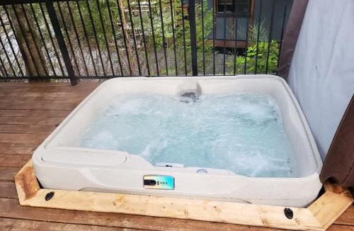 Port Renfrew House | Hot Tub - Pet Friendly - Cozy Escape with Fire Pit
