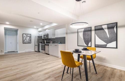 Calgary Apartment | Hotchlair Private Suite with Kitchen, Dining & Cozy Living Area