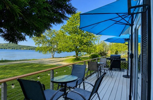 Sabattus House | House + Boat. Remodeled. Waterfront, Fantastic View. No cleaning fees.