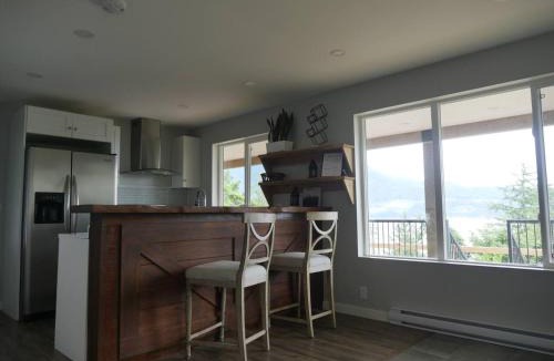 Bowen Island Apartment | Howe Sound View