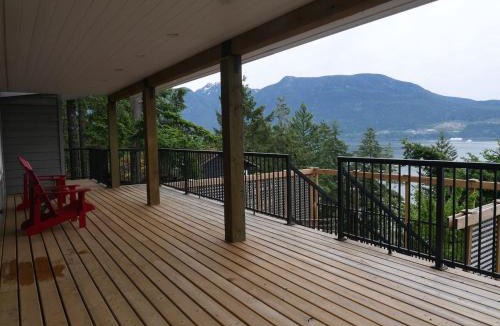 Bowen Island Apartment | Howe Sound View