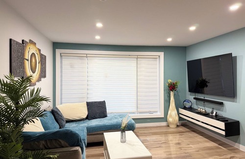 Saint-Augustin-de-Desmaures House | Huge, immaculate Chris manor house 5 minutes from amusement park and gym