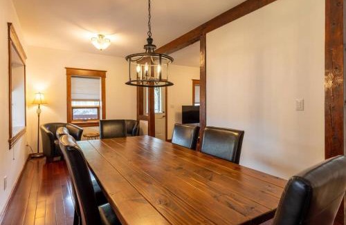 East Kootenay Ski Chalet | Huckleberry Lodge by Fernie Central Reservations