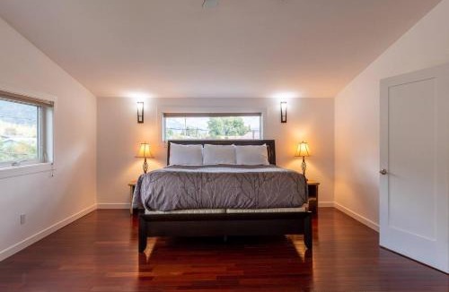 East Kootenay Ski Chalet | Huckleberry Lodge by Fernie Central Reservations